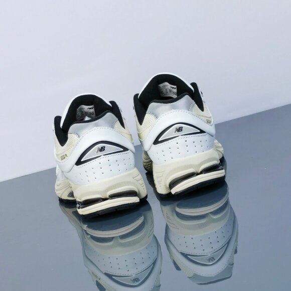 New Balance 2002R casual fashion sneakers